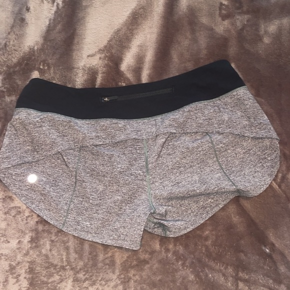 Lululemon speed up low rise lined short 2.5” - Picture 2 of 3